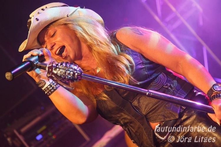 Artist_Singer_Iris_Boanta